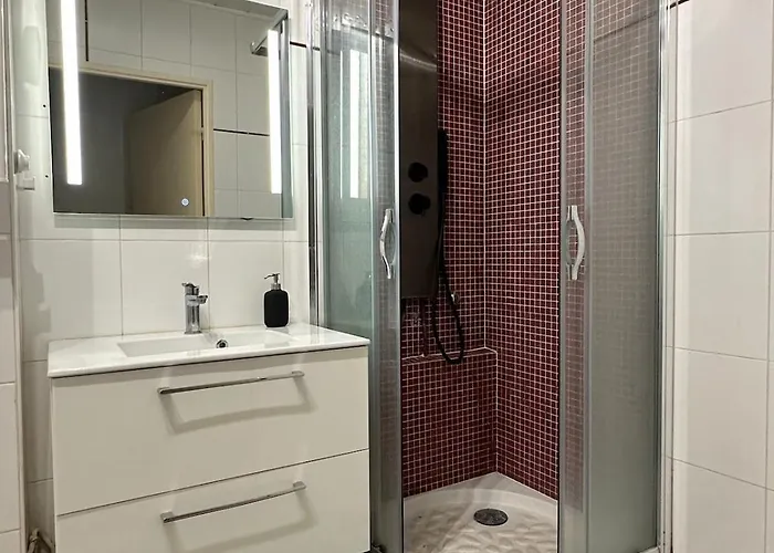 Cosy Proche Gare Apartman *